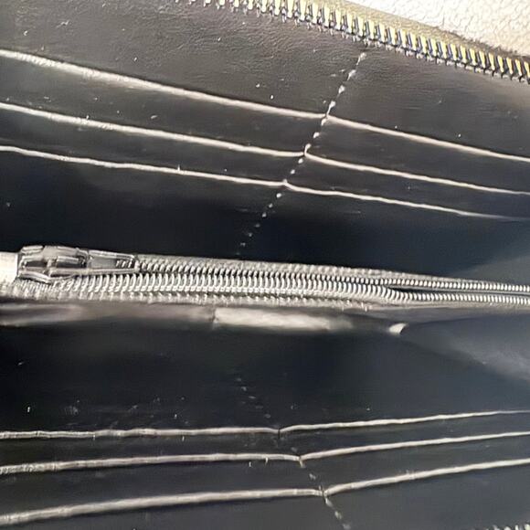 12-pocket Patterned Wallet - Picture 3 of 3